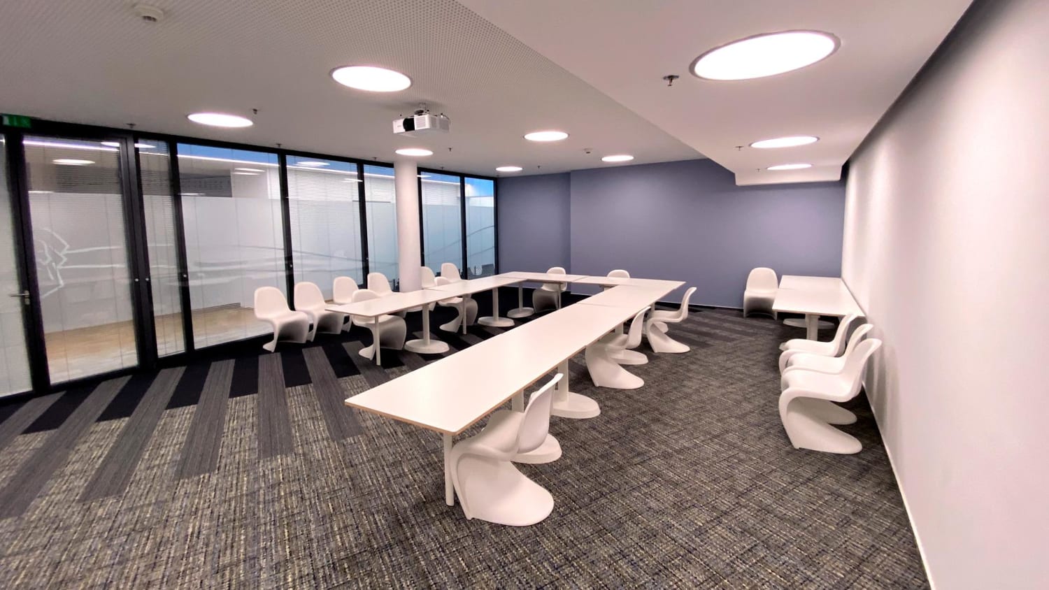 LUX-Oiva-meetingroom-1